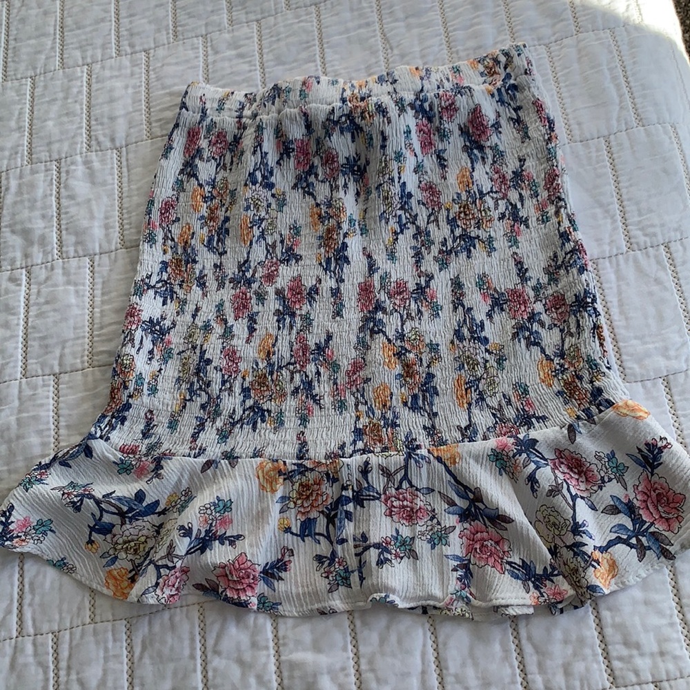 Cute floral skirt!